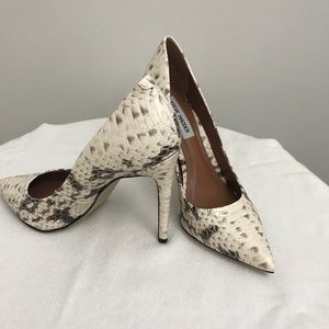 Steve Madden -Faux Snake Skin Pumps